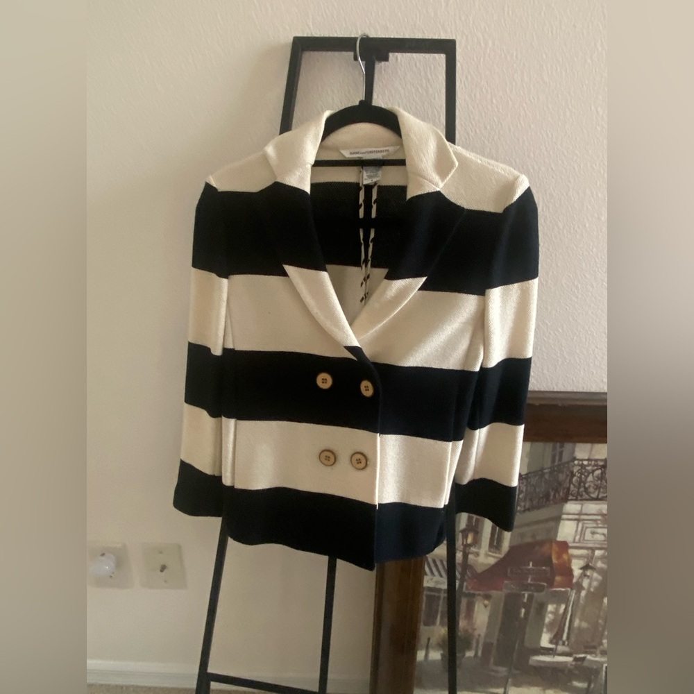 Make Offer! Diane von Furstenberg  black/cream VTG,striped jacket vintage Size 4